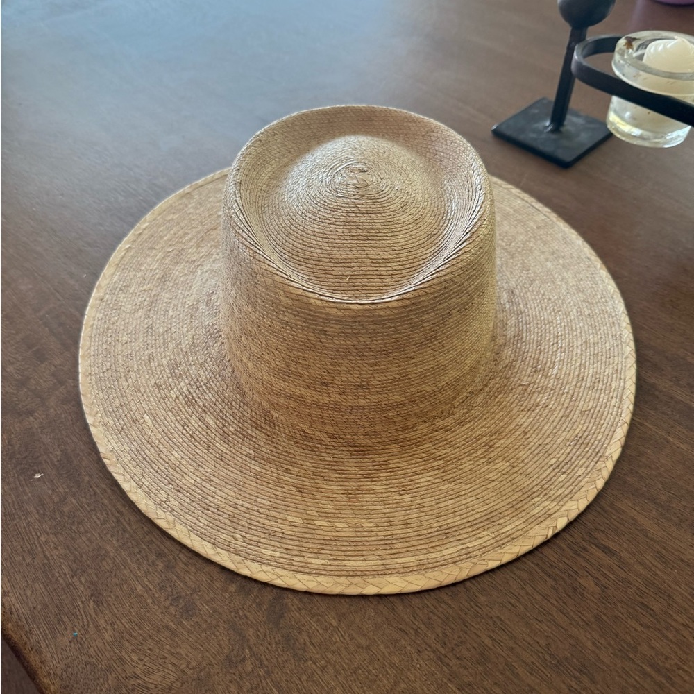 Lack of color boater palm hat